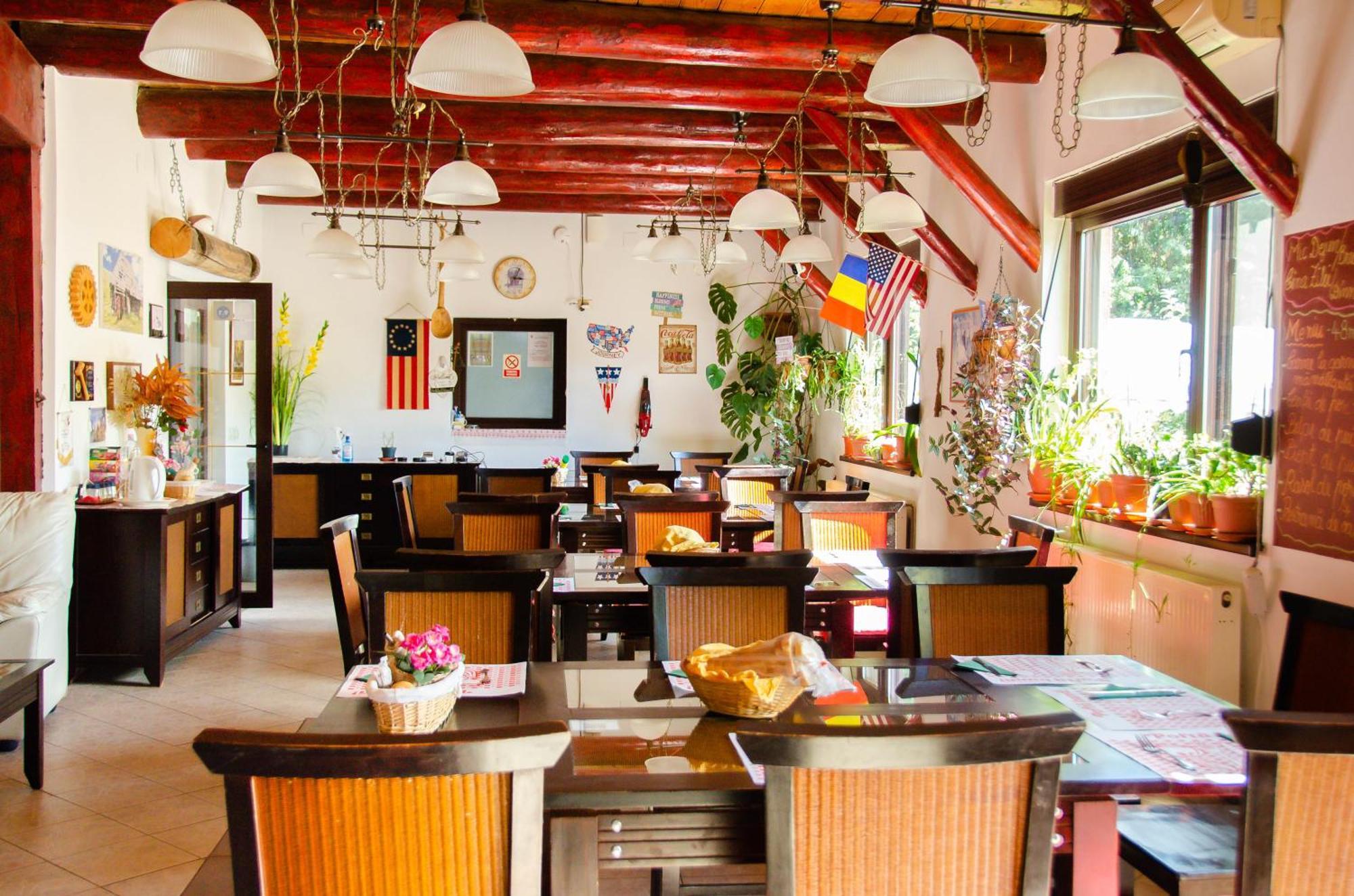Conacul Bunicilor Hotel Novaci Ngoại thất bức ảnh