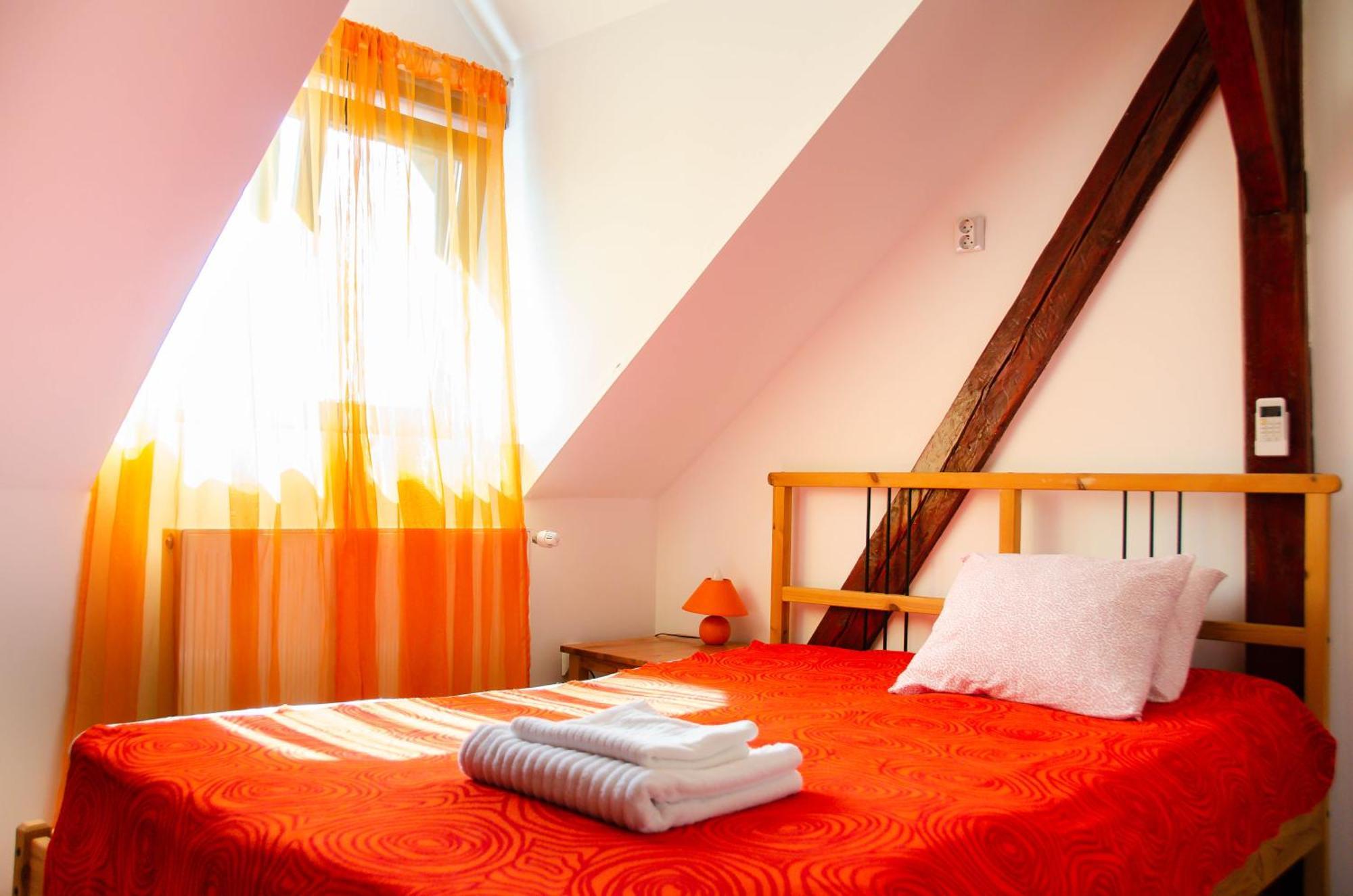 Conacul Bunicilor Hotel Novaci Ngoại thất bức ảnh